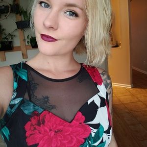 Meet your Posher, Casandra